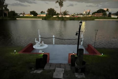 Casa en venta en Cape Coral, Florida, 3 dormitorios, 147.99 m2 № 1414034 - foto 17