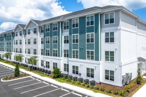 Apartment in Land O' Lakes, Florida 3 bedrooms, 121.05 sq.m. № 2157862