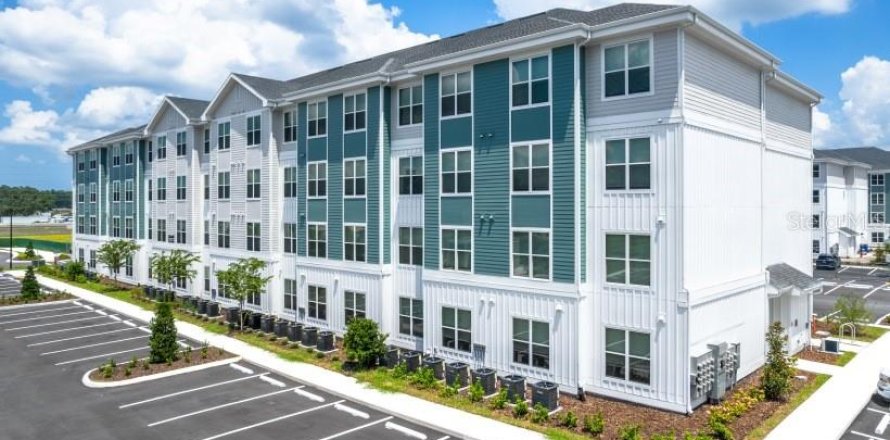 Apartment in Land O' Lakes, Florida 3 bedrooms, 121.05 sq.m. № 2157862