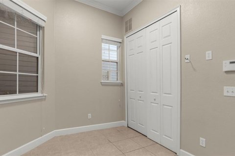 Condo in Gainesville, Florida, 3 bedrooms № 2195666 - photo 16