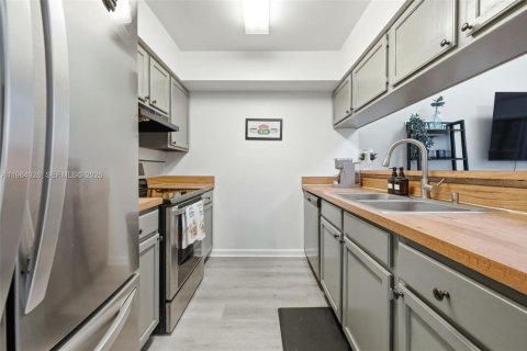 Touwnhouse à vendre à Orlando, Floride: 2 chambres, 114.83 m2 № 2045906 - photo 9