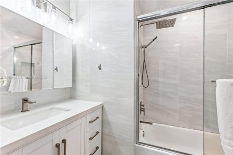 Villa ou maison à vendre à Palmetto Bay, Floride: 4 chambres, 178.93 m2 № 1941899 - photo 22