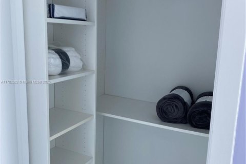 Condominio en venta en Miami, Florida, 3 dormitorios, 158.68 m2 № 1698560 - foto 19