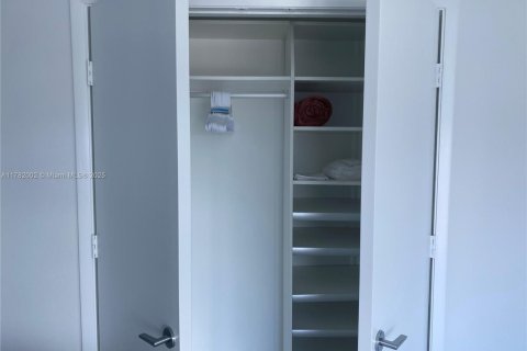 Condominio en venta en Miami, Florida, 3 dormitorios, 158.68 m2 № 1698560 - foto 25