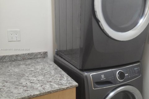 Снять в аренду кондоминиум в Катлер-Бей, Флорида 3 спальни, 90.49м2, № 2154044 - фото 16