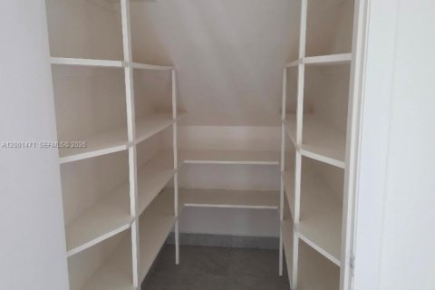 Снять в аренду кондоминиум в Катлер-Бей, Флорида 3 спальни, 90.49м2, № 2154044 - фото 5