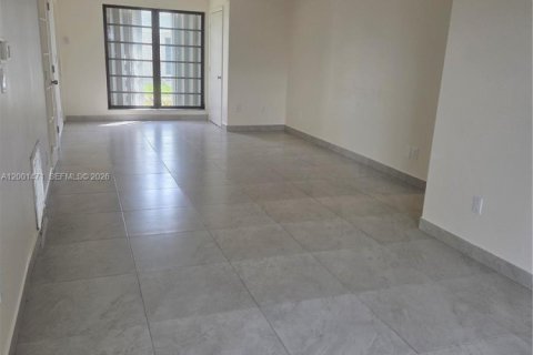 Снять в аренду кондоминиум в Катлер-Бей, Флорида 3 спальни, 90.49м2, № 2154044 - фото 4