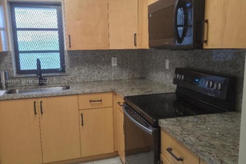 Снять в аренду кондоминиум в Катлер-Бей, Флорида 3 спальни, 90.49м2, № 2154044 - фото 18