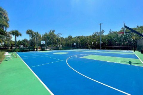 Condo in Hallandale Beach, Florida, 1 bedroom  № 1989019 - photo 25