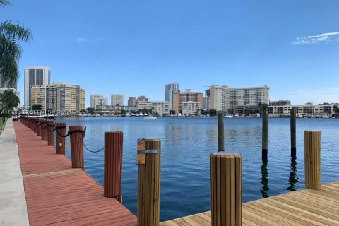 Condo in Hallandale Beach, Florida, 1 bedroom  № 1989019 - photo 23