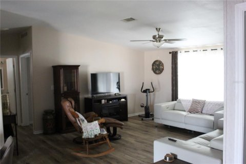 Apartamento en alquiler en Zephyrhills, Florida, 3 dormitorios, 120.4 m2 № 1740840 - foto 7