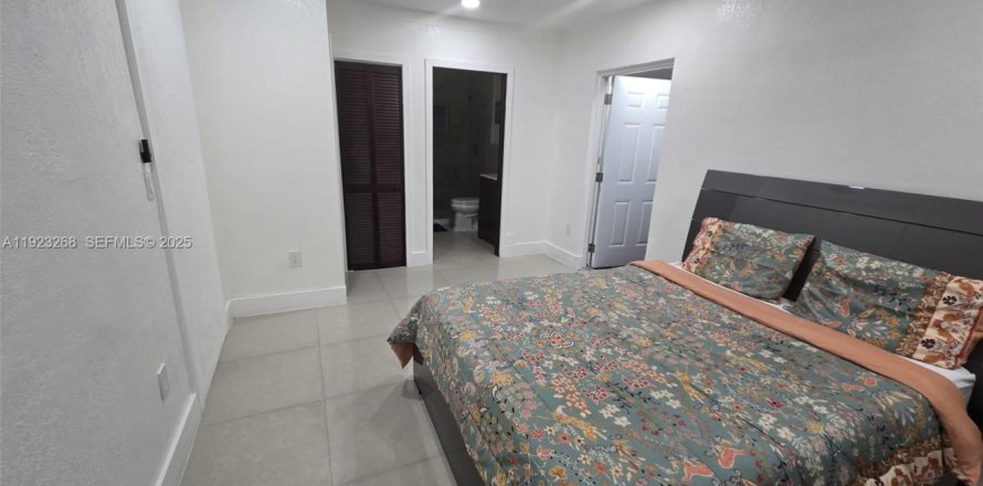 Studio à Hialeah, Floride № 1976614