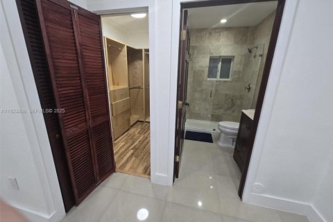 Appartement à louer à Hialeah, Floride: 120.87 m2 № 1976614 - photo 2