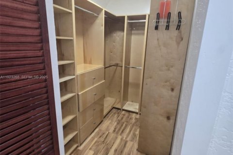 Appartement à louer à Hialeah, Floride: 120.87 m2 № 1976614 - photo 4