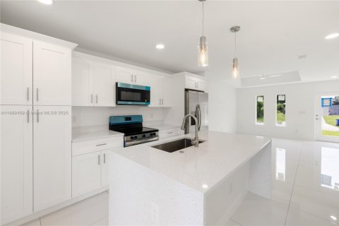 Villa ou maison à vendre à Lehigh Acres, Floride: 3 chambres, 98.66 m2 № 1946002 - photo 5