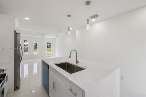 Villa ou maison à vendre à Lehigh Acres, Floride: 3 chambres, 98.66 m2 № 1946002 - photo 6