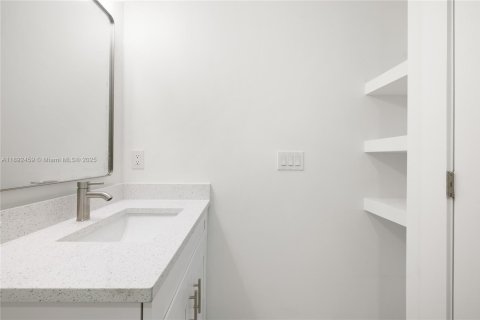 Villa ou maison à vendre à Lehigh Acres, Floride: 3 chambres, 98.66 m2 № 1946002 - photo 14