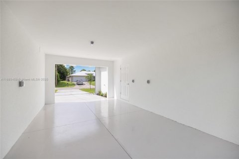 Villa ou maison à vendre à Lehigh Acres, Floride: 3 chambres, 98.66 m2 № 1946002 - photo 17