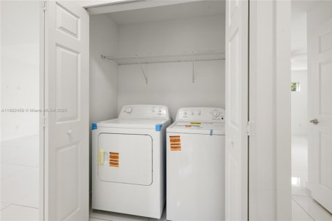 Villa ou maison à vendre à Lehigh Acres, Floride: 3 chambres, 98.66 m2 № 1946002 - photo 15