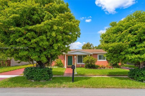 Купить виллу или дом в Майами-Гарденс, Флорида 3 спальни, 151.62м2, № 2067580 - фото 3