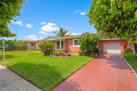 Купить виллу или дом в Майами-Гарденс, Флорида 3 спальни, 151.62м2, № 2067580 - фото 6