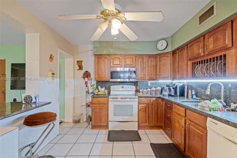 Купить виллу или дом в Майами-Гарденс, Флорида 3 спальни, 151.62м2, № 2067580 - фото 20