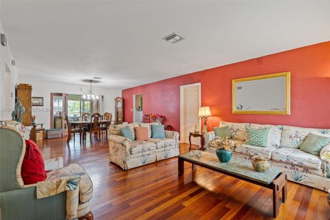 Купить виллу или дом в Майами-Гарденс, Флорида 3 спальни, 151.62м2, № 2067580 - фото 11