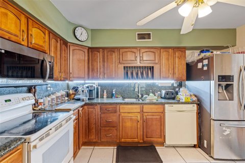 Купить виллу или дом в Майами-Гарденс, Флорида 3 спальни, 151.62м2, № 2067580 - фото 18