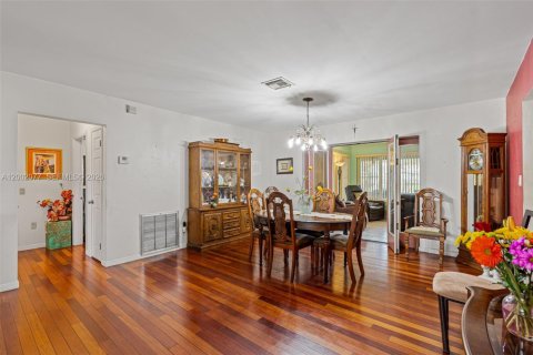 Купить виллу или дом в Майами-Гарденс, Флорида 3 спальни, 151.62м2, № 2067580 - фото 13