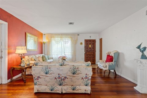 Купить виллу или дом в Майами-Гарденс, Флорида 3 спальни, 151.62м2, № 2067580 - фото 9