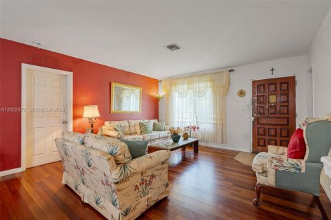 Купить виллу или дом в Майами-Гарденс, Флорида 3 спальни, 151.62м2, № 2067580 - фото 8