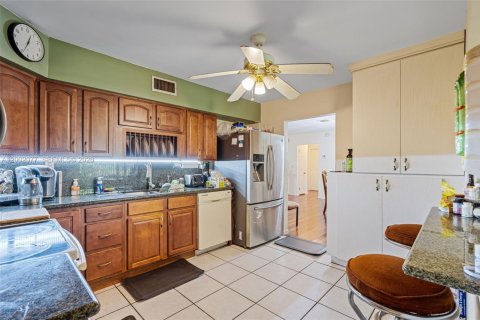 Купить виллу или дом в Майами-Гарденс, Флорида 3 спальни, 151.62м2, № 2067580 - фото 19