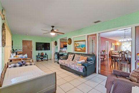 Купить виллу или дом в Майами-Гарденс, Флорида 3 спальни, 151.62м2, № 2067580 - фото 17