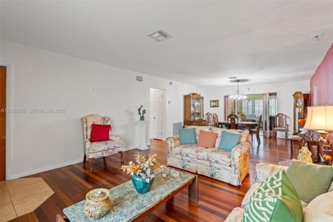 Купить виллу или дом в Майами-Гарденс, Флорида 3 спальни, 151.62м2, № 2067580 - фото 12