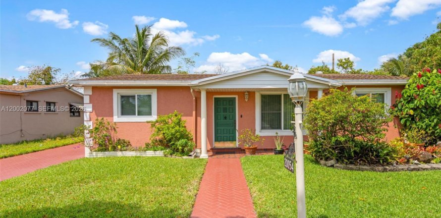 Дом в Майами-Гарденс, Флорида 3 спальни, 151.62м2 № 2067580