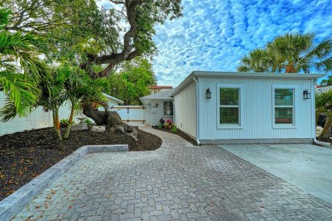 Condo in Sarasota, Florida, 3 bedrooms № 2151797 - photo 2