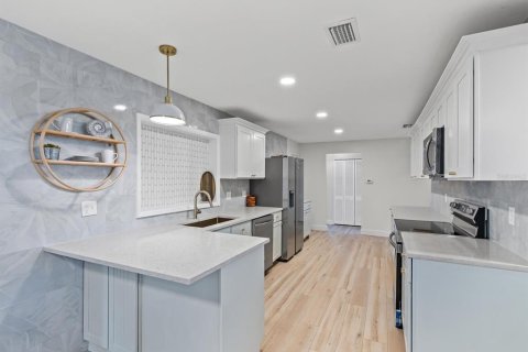 Casa en venta en Clearwater, Florida, 3 dormitorios, 170.66 m2 № 1902133 - foto 5