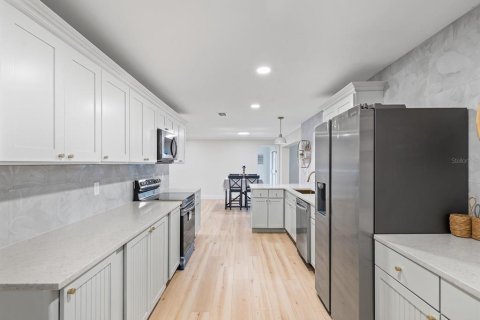 Casa en venta en Clearwater, Florida, 3 dormitorios, 170.66 m2 № 1902133 - foto 6