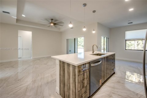 Villa ou maison à vendre à Lehigh Acres, Floride: 3 chambres, 153.57 m2 № 2025664 - photo 29