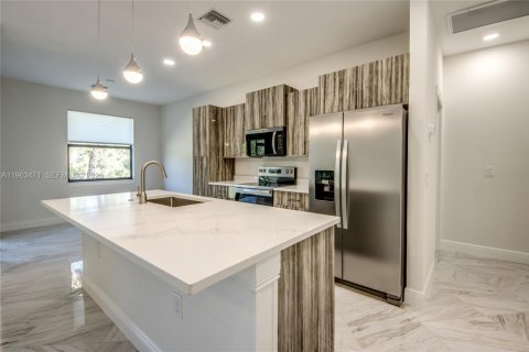 Villa ou maison à vendre à Lehigh Acres, Floride: 3 chambres, 153.57 m2 № 2025664 - photo 26