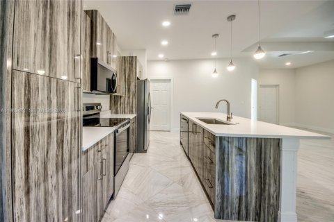 Villa ou maison à vendre à Lehigh Acres, Floride: 3 chambres, 153.57 m2 № 2025664 - photo 21