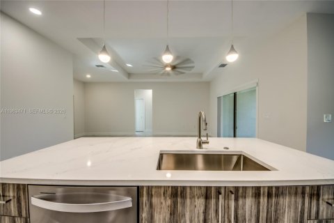 Villa ou maison à vendre à Lehigh Acres, Floride: 3 chambres, 153.57 m2 № 2025664 - photo 30