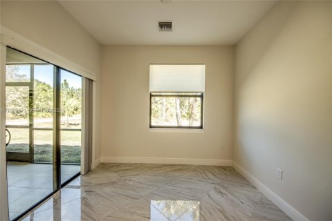 Villa ou maison à vendre à Lehigh Acres, Floride: 3 chambres, 153.57 m2 № 2025664 - photo 16