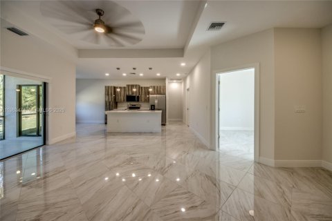 Villa ou maison à vendre à Lehigh Acres, Floride: 3 chambres, 153.57 m2 № 2025664 - photo 14