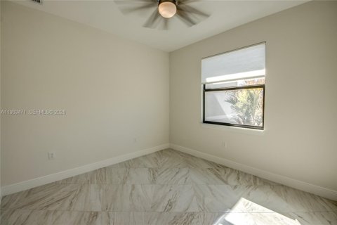 Villa ou maison à vendre à Lehigh Acres, Floride: 3 chambres, 153.57 m2 № 2025664 - photo 5