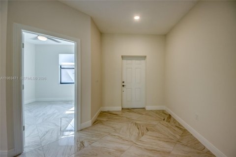 Villa ou maison à vendre à Lehigh Acres, Floride: 3 chambres, 153.57 m2 № 2025664 - photo 4