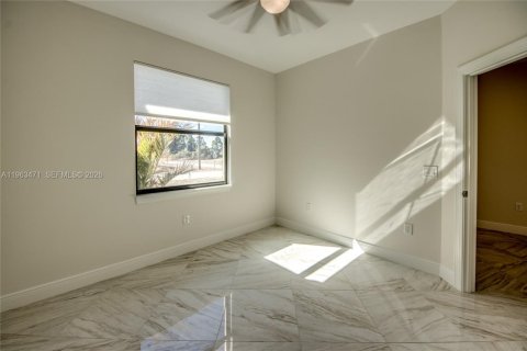 Villa ou maison à vendre à Lehigh Acres, Floride: 3 chambres, 153.57 m2 № 2025664 - photo 6