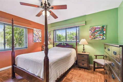 House in Saint Petersburg, Florida 2 bedrooms, 126.35 sq.m. № 1656717 - photo 6