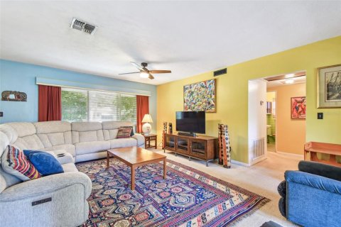 House in Saint Petersburg, Florida 2 bedrooms, 126.35 sq.m. № 1656717 - photo 12