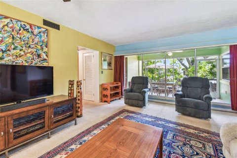 House in Saint Petersburg, Florida 2 bedrooms, 126.35 sq.m. № 1656717 - photo 15